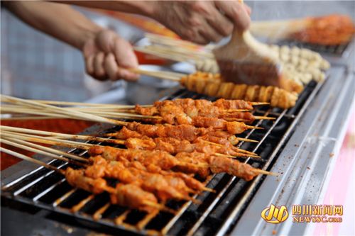 樂山美食又火了 缽缽雞、麻辣燙、蛋烘糕一站式打卡，農(nóng)副土特產(chǎn)品添彩